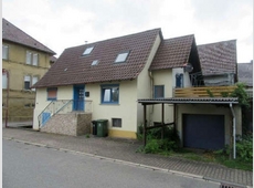 1 K 143-23: Einfamilienhaus mit Garage und Carport in Sinsheim, Stadtteil Ehrstädt