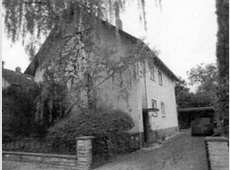 Erbbaurecht: Zweifamilienhaus mit Carport
