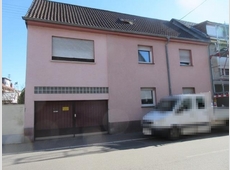 Zweifamilienwohnhaus nebst Stallgebäude und Garten