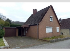 Einfamilienhaus mit Garage und Nebengebäuden