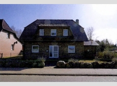 Einfamilienhaus mit Nebengebäuden