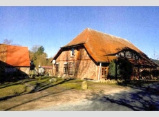 Zweifamilienhaus und massive Scheune