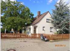 16 K 3-25: Einfamilienhaus mit 2 Schuppen und Garage in Bad Dürrenberg