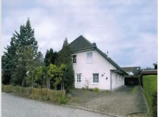 Einfamilienhaus mit Einliegerwohnung und Carport