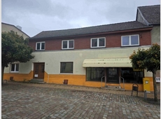 Wohn-/Geschäftshaus mit Nebengebäuden