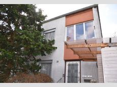 Zweifamilienwohnhaus (Reihenendhaus) und 2 Garagen