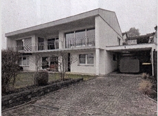 Einfamilienhaus mit Einliegerwohnung und Einzelgarage