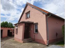 20 K 2-24: Einfamilienhaus mit Nebengebäude in Weißenfels OT Schkortleben